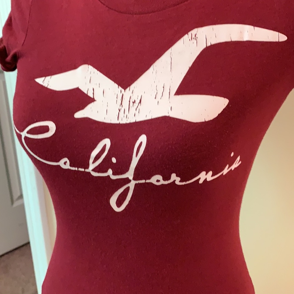 Hollister Graphic Tee - Picture 2 of 3